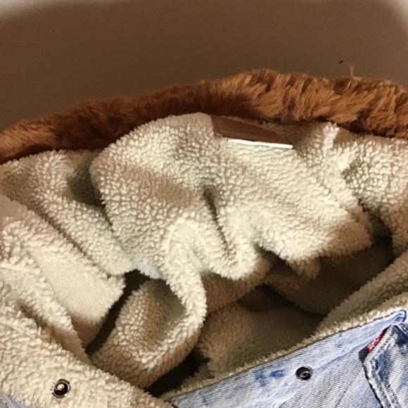 😎Levi’s faux fur collar jacket, size small, distressed, great cond. see photos - Picture 6 of 6